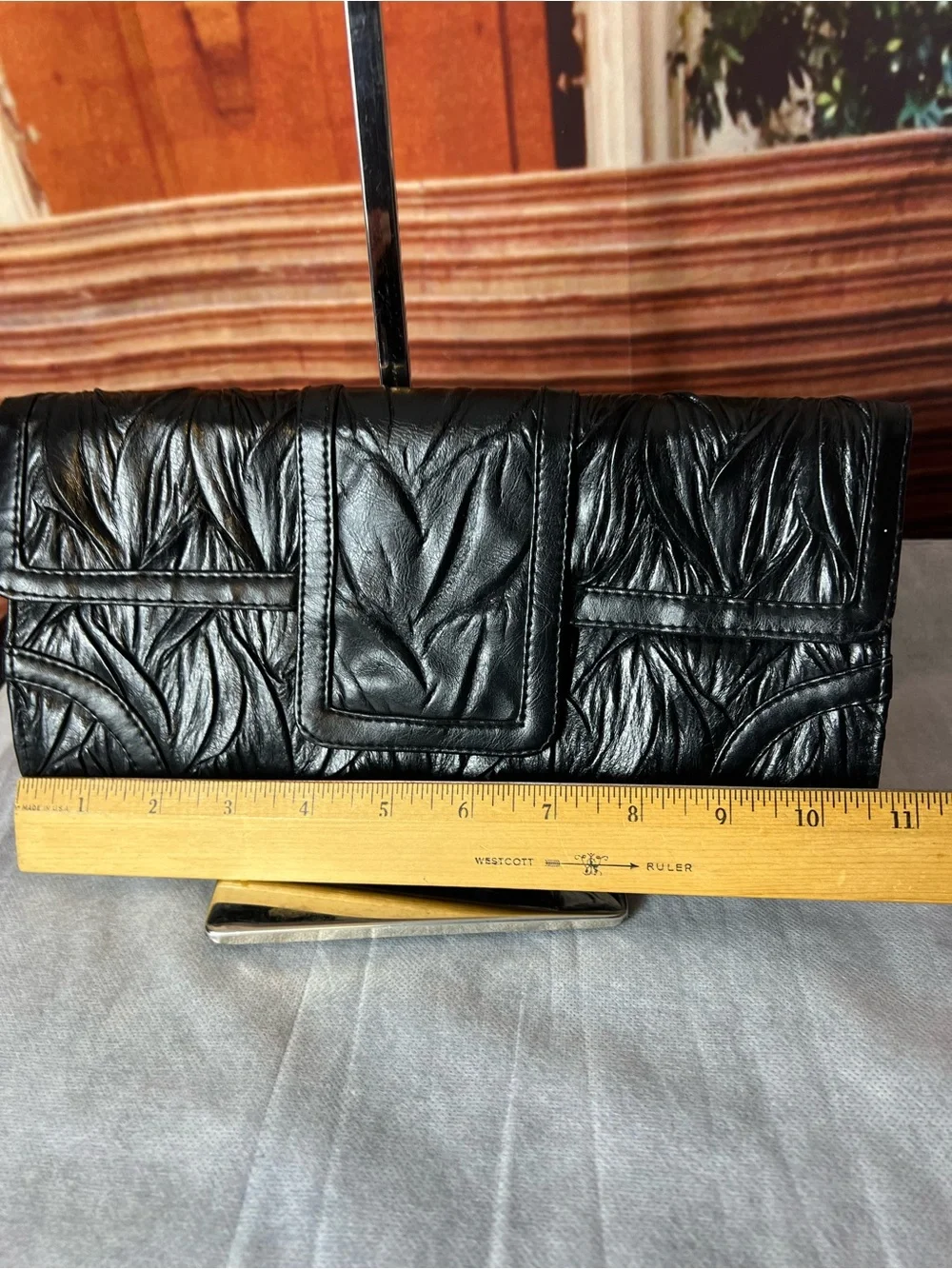 Vintage Jessica McClintock black clutch unique faux leather exterior 🖤